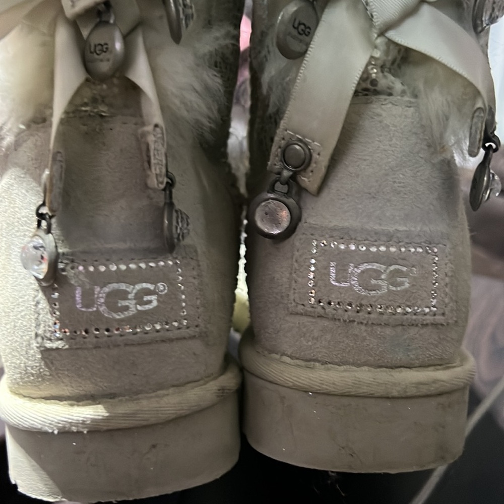Ugg - Picture 4 of 6
